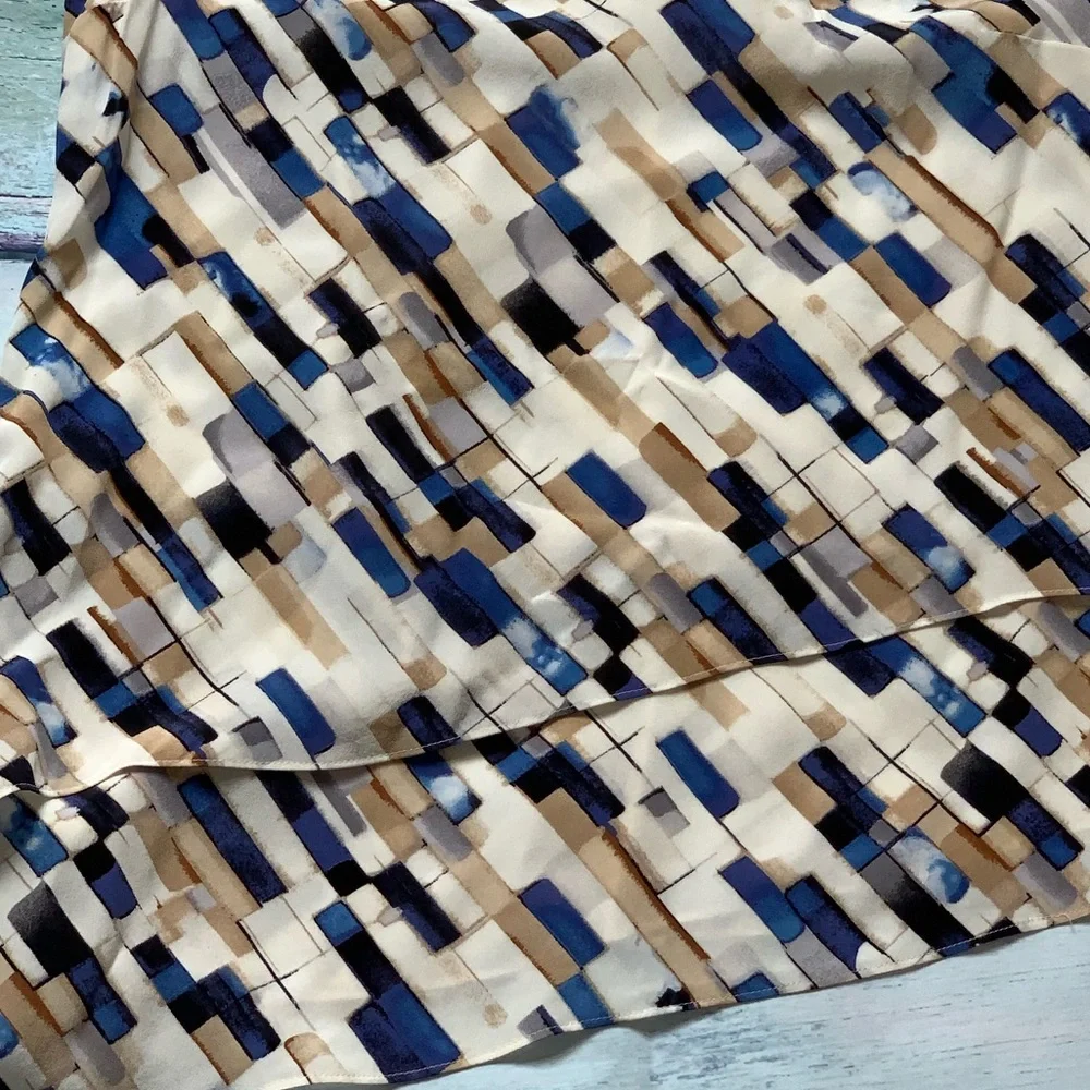 Whitehouse/black market block silk tank - Picture 2 of 5